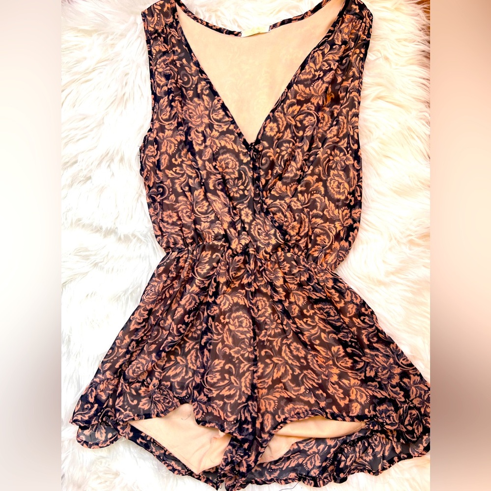 Olive Tree Floral Boho Romper V Neck Ruffle Waist Sleeveless Playsuit Size S